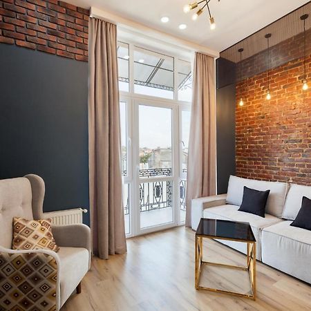 Leogrand Apartments On Khmelnytskoho 11 リヴィウ エクステリア 写真