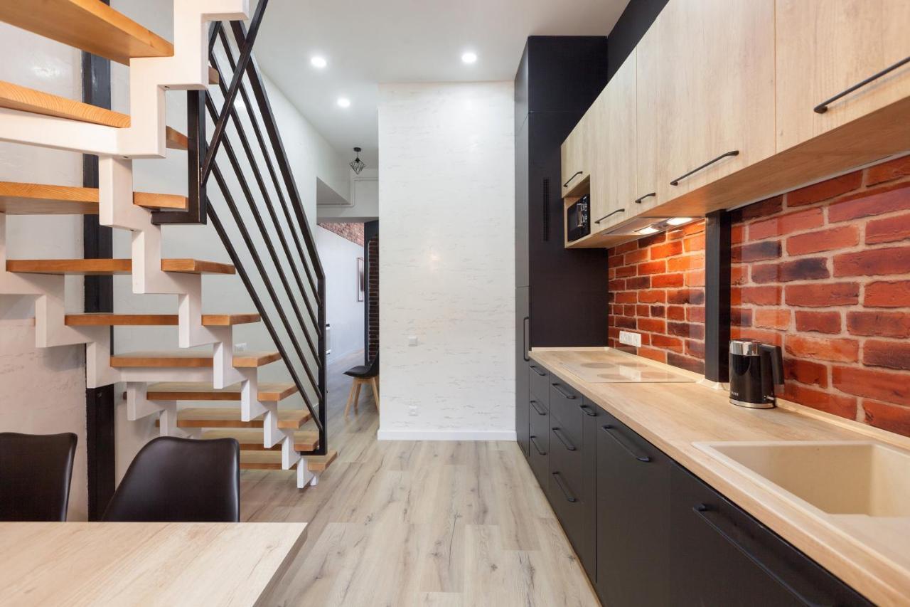 Leogrand Apartments On Khmelnytskoho 11 リヴィウ エクステリア 写真