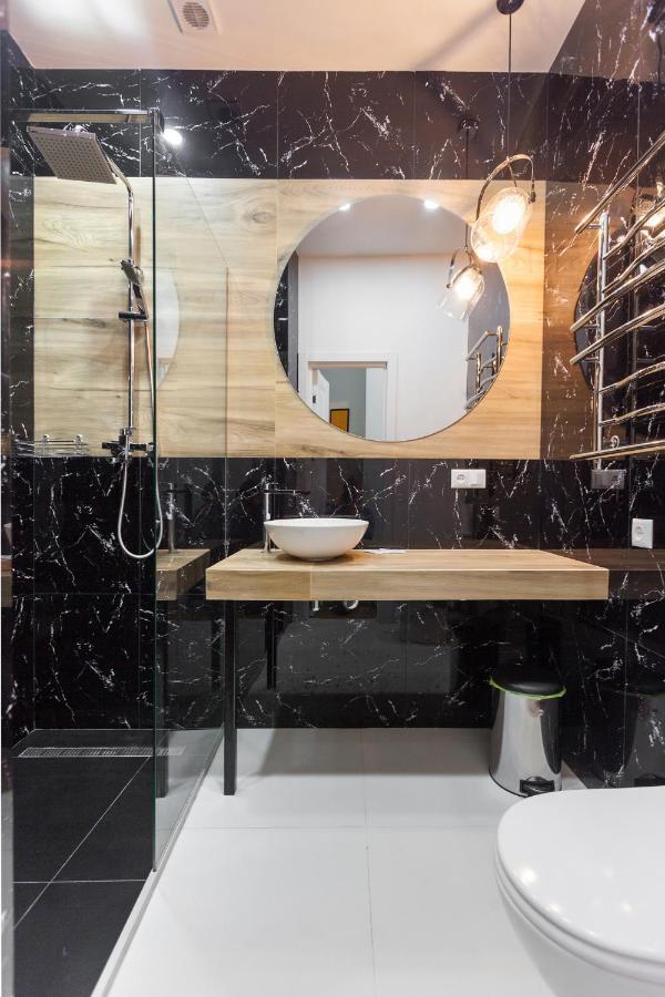 Leogrand Apartments On Khmelnytskoho 11 リヴィウ エクステリア 写真