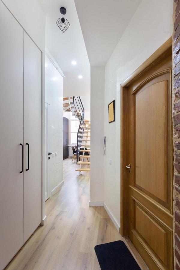 Leogrand Apartments On Khmelnytskoho 11 リヴィウ エクステリア 写真