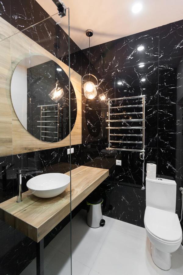 Leogrand Apartments On Khmelnytskoho 11 リヴィウ エクステリア 写真