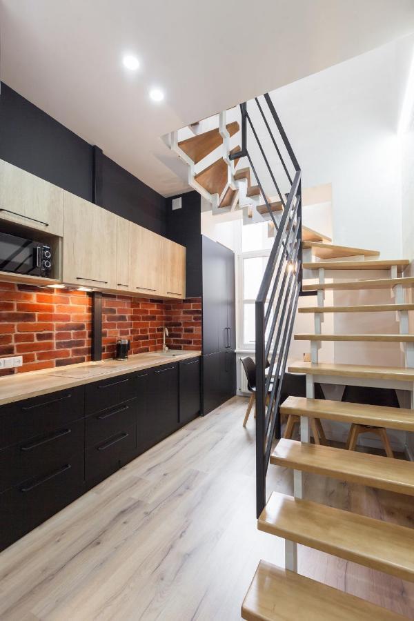 Leogrand Apartments On Khmelnytskoho 11 リヴィウ エクステリア 写真