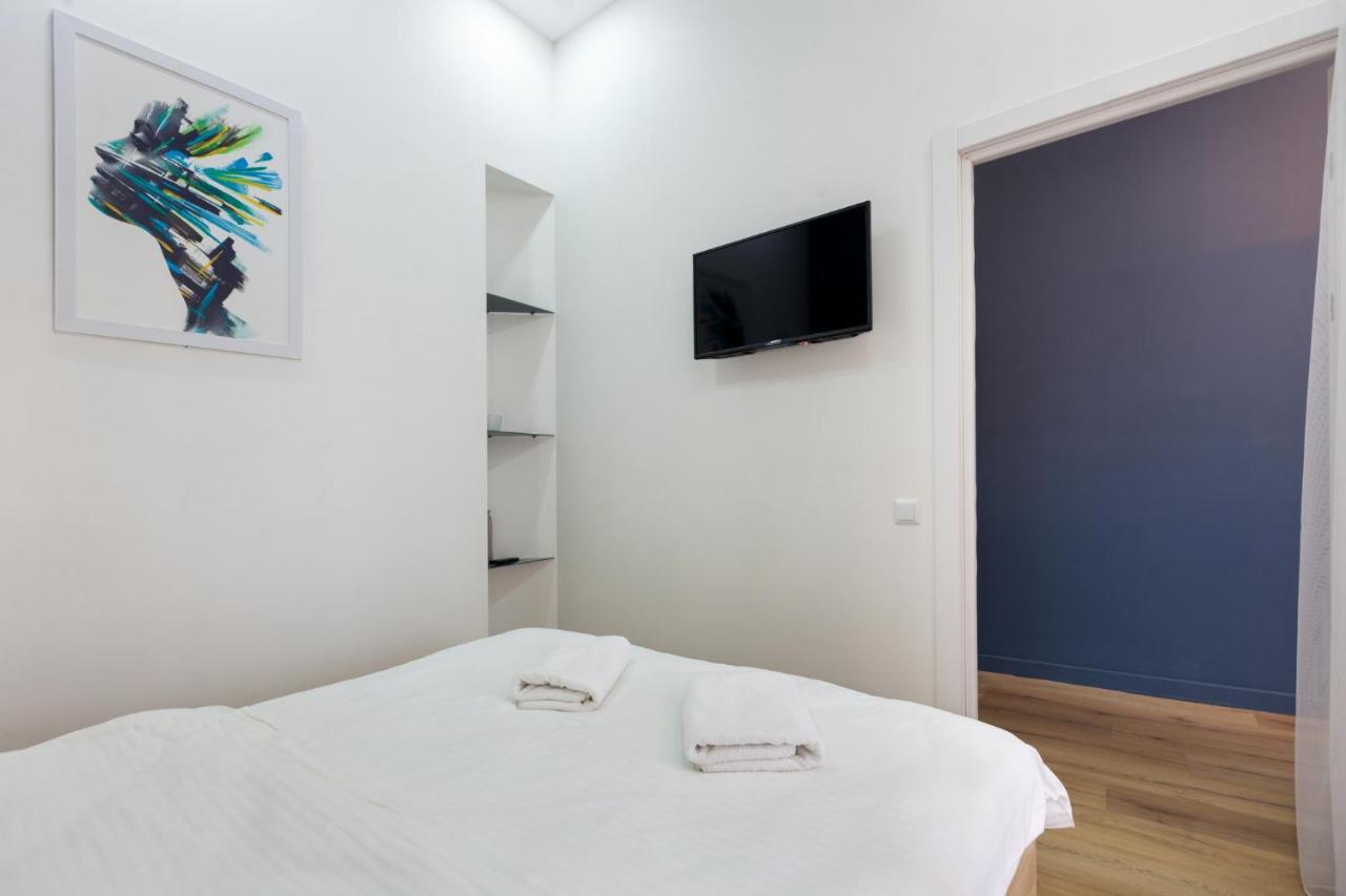 Leogrand Apartments On Khmelnytskoho 11 リヴィウ エクステリア 写真