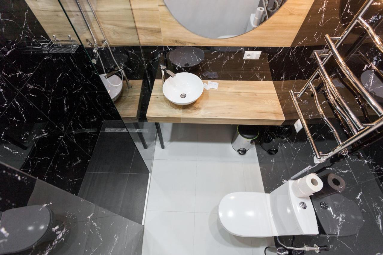 Leogrand Apartments On Khmelnytskoho 11 リヴィウ エクステリア 写真