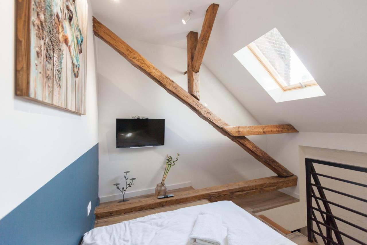 Leogrand Apartments On Khmelnytskoho 11 リヴィウ エクステリア 写真