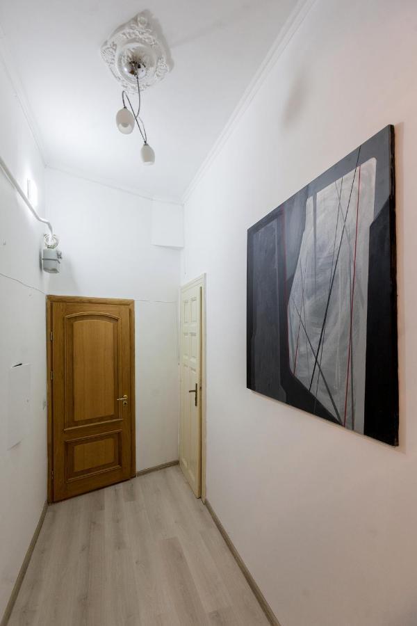 Leogrand Apartments On Khmelnytskoho 11 リヴィウ エクステリア 写真
