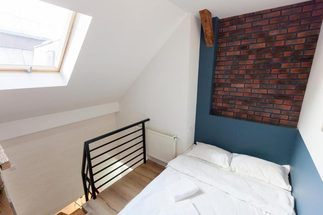 Leogrand Apartments On Khmelnytskoho 11 リヴィウ エクステリア 写真
